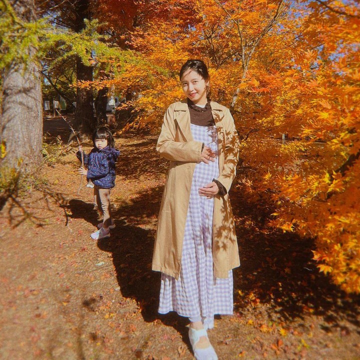 <p>Selama kehamilan kedua, Rica tampak sering menghabiskan waktu untuk bersenang-senang. Misalnya saja dengan liburan bersama keluarga maupun teman dekat. (Foto: Instagram @rica_tsuji)<br /><br /><br /></p>