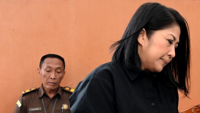 Putri Candrawathi dengan suara pelan mengingatkan Ferdy Sambo tentang CCTV rumah dinas Duren Tiga 46 dan sarung tangan sebelum penembakan terhadap Yosua.
