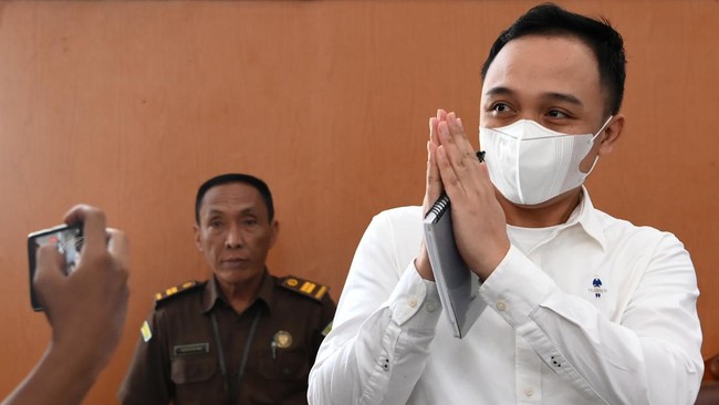 Jaksa mengungkapkan sejumlah hal memberatkan terkait tuntutan 8 tahun penjara terhadap Ricky Rizal, salah satunya karena keterangan dia kerap berbelit-belit.