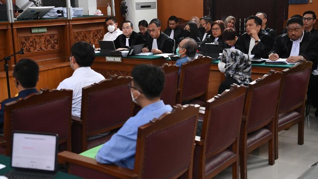 Pengacara Bharada E mengaku grup 'Duren Tiga' dibuat kala kliennya, Bripka RR, dan Kuat Ma'ruf mengganti ponsel masing-masing pada 10 Juli 2022.