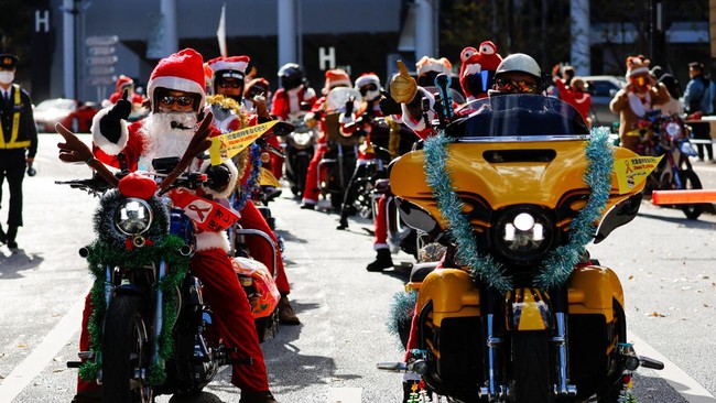 FOTO: Sinterklas Naik Harley-Davidson di Tokyo