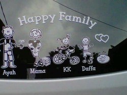 Jangan Pernah Pasang Stiker Happy Family di Mobil, Pokoknya Jangan!