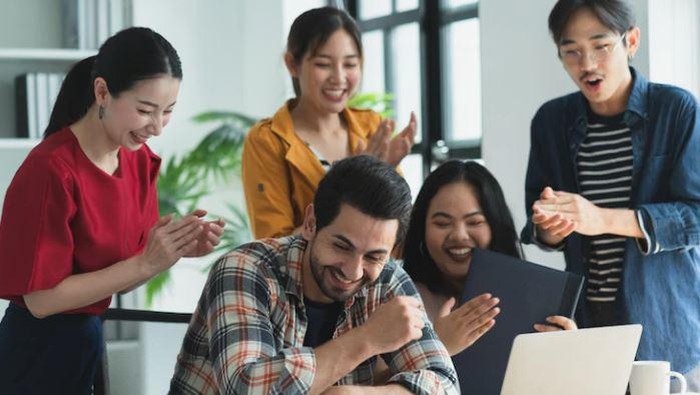 img-title Ingin Terlihat Cerdas Saat Meeting di Kantor? Coba Lakukan 5 Hal ini!