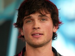 Tom Welling Superman Tak Sengaja Unggah Foto Tanpa Busana, Begini Responnya
