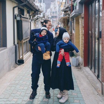 img-title Putra Pertama Roger Danuarta dan Cut Meyriska Alami Kekerasan oleh Babysitter, Miris Dipukul sampai Dijepit!