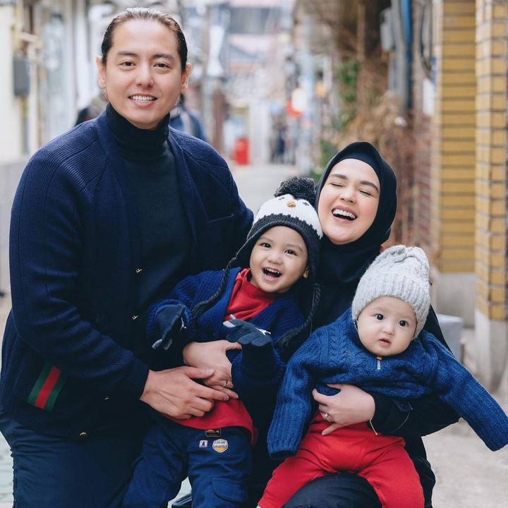 <p>Selain berkunjung ke Ikseon-Dong dan Phoenix Snow Park, Cut Meyriska juga mengajak keluarganya berkunjung ke tempat wisata lainnya di Korea seperti Starfield Library di Gangnam, Seoul Arts Center, hingga Lotte World. (Foto: Instagram @cutratumeyriska)</p>