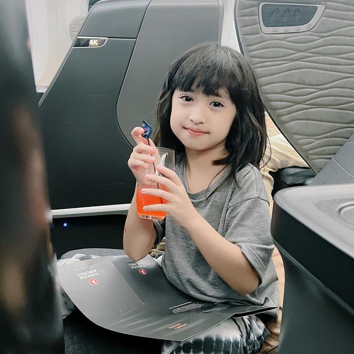 <p>Enggak hanya itu, putri kedua Oki ini juga disebut mirip dengan Moana, putri Ria Ricis dan Teuku Ryan. Bagaimana menurut Bunda? (Foto: Instagram @okisetianadewi)<br /><br /><br /></p>