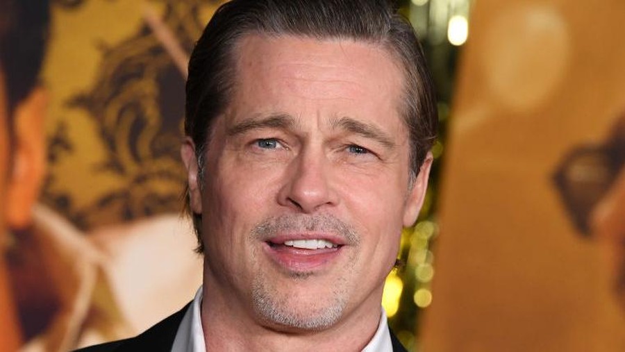 LOS ANGELES, CALIFORNIA - DECEMBER 15: Brad Pitt arrives at the 