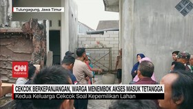 VIDEO: Cekcok Berkepanjangan, Warga Menembok Akses Masuk Tetangga