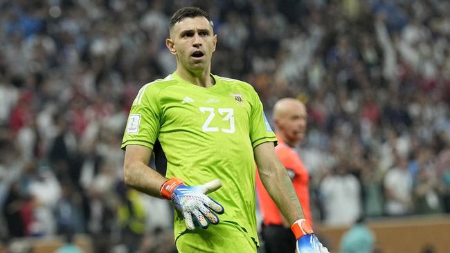Muak dengan Emiliano Martinez, Federasi Prancis Protes ke Argentina Presiden Federasi Sepak Bola Prancis (FFF) Noel Le Graet protes ke Federasi Sepak Bola Argentina (AFA) lantaran muak dengan kelakuan kiper Emiliano Martinez.