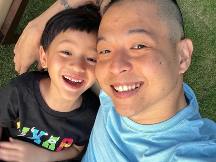 Pertanyaan Unik Anak Ernest Prakasa soal Persalinan & Pria Tak Bisa Melahirkan