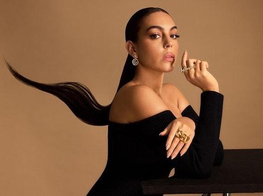 img-title Hadiah Jam Berlian Mewah Ronaldo untuk Pacar Dinilai Mirip Jam Mainan