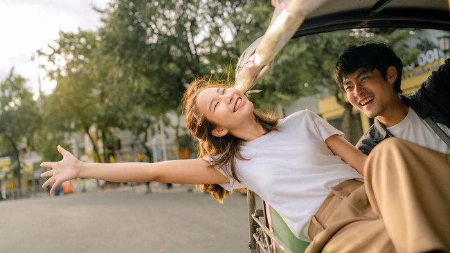 15 Kalimat yang Ingin Didengar Wanita, Bukan Cuma '<i>I Love You</i>' Kata-kata memainkan peran penting dalam hubungan romantis. Pria sebaiknya tahu apa yang perlu dikatakan pada pasangan.
