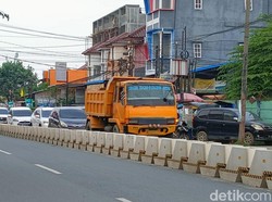 Keluh Kesah Warga soal Pembangunan Median Jalan Karya Wisata