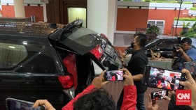 Kembali Geledah Kantor DPRD Jatim, KPK Bawa Enam Koper