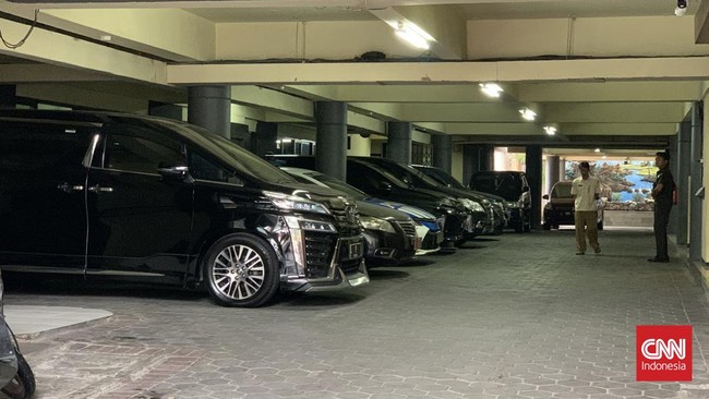 Anggaran Mobil Dinas Pejabat Bengkak Jadi Rp931 Juta, Ini Sebabnya Anggaran kendaraan dinas pejabat bengkak dari Rp878,91 juta menjadi Rp931,64 juta pada 2026, salah satunya karena pertimbangan pengadaan mobil listrik.