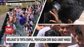 VIDEO: Melukat di Tirta Empul, Penyucian Diri Bagi Umat Hindu