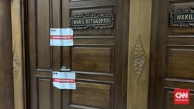 Geledah Gedung DPRD Jatim, KPK Bawa Tiga Koper dan Giring Seorang ASN