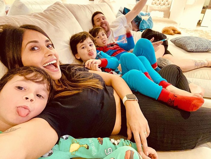 Potret Bucinnya Lionel Messi ke Istri Antonela