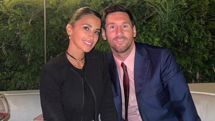 Potret Bucinnya Lionel Messi ke Istri Antonela