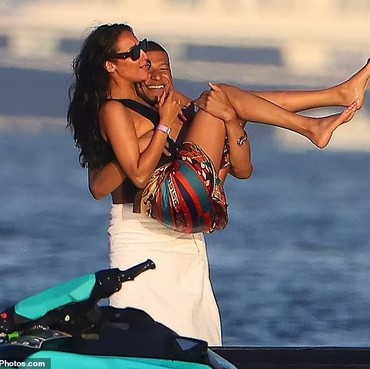 6 Potret Diduga Mbappe Terciduk Liburan Bareng Ines Rau Model Transgender