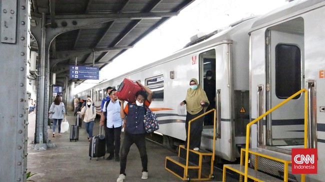Selama masa mudik, ketepatan waktu keberangkatan kereta api di wilayah Divisi Regional I Sumatera Utara juga mencapai 100 persen.