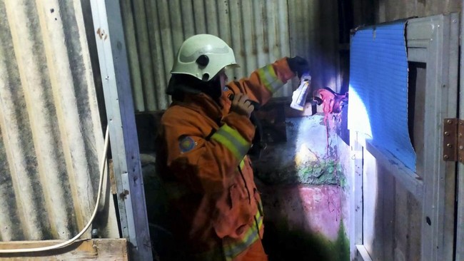 Dugaan percobaan bunuh diri pasutri lanjut usia di Surabaya terjadi tak lama setelah mereka bertengkar dengan anaknya yang tak mau merawat mereka.