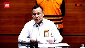 VIDEO: KPK Tahan Hakim Yustisial MA Diduga Terima Suap Rp3,7 M