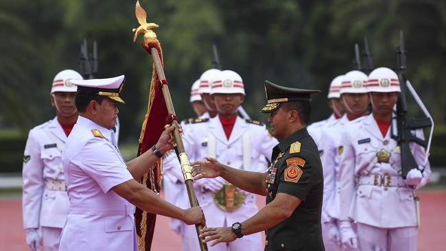 Wakil Presiden Ma'ruf Amin meminta agar Panglima TNI Laksamana Yudo Margono dapat lebih tegas lagi menghadapi Kelompok Kriminal Bersenjata (KKB) di Papua.