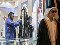 Setelah Dipakai Messi, Bisht Jubah Hitam Arab Jadi Laris Manis Diburu Pembeli