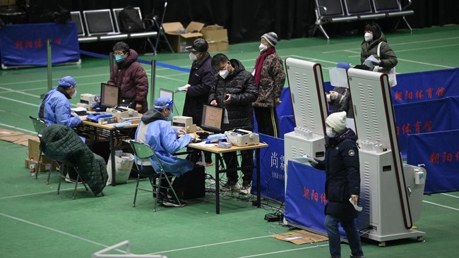 China kembali mengalami lonjakan kasus Covid-19 subvarian Omicron, kenapa angka kematiannya juga naik drastis?