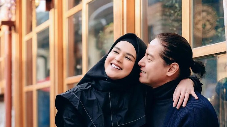 Cut Ratu Meyriska dan Roger Danuarta Cut Ratu Meyriska dan Roger Danuarta