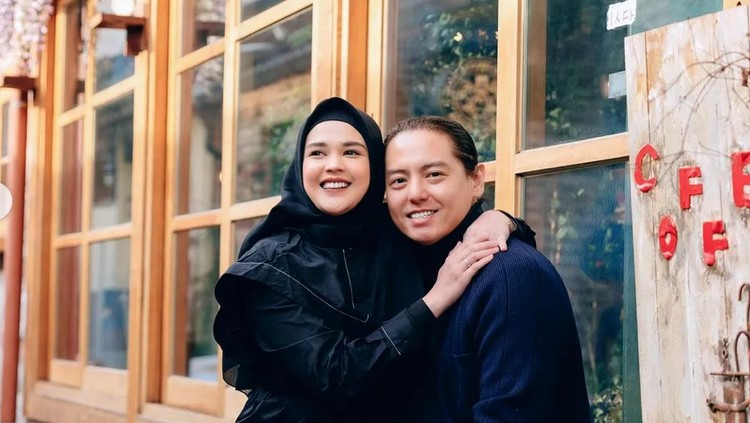 Cut Ratu Meyriska dan Roger Danuarta