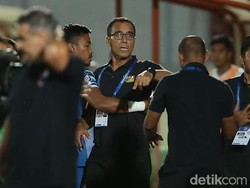 Dewa United Minta Maaf soal Ofisial Acungkan Jari Tengah ke Persija