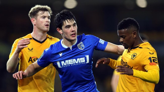 Elkan Baggott menjadi salah satu bek terbaik saat mengawal pertahanan Gillingham FC lawan Wolverhampton di Piala Liga Inggris, Rabu (21/12) dini hari WIB.
