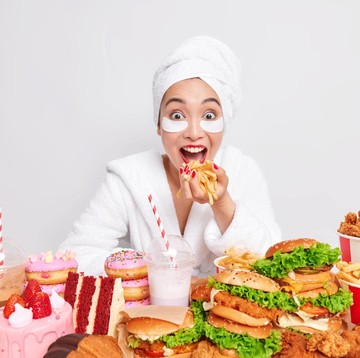 Meski Jadi Favorit, Kamu Perlu Tahu 6 Bahaya Terlalu Mengonsumsi Fast Food Berikut Ini!
