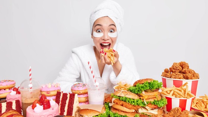 Meski Jadi Favorit, Kamu Perlu Tahu 6 Bahaya Terlalu Mengonsumsi Fast Food Berikut Ini!