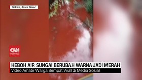 VIDEO: Heboh Air Sungai Berubah Warna Jadi Merah