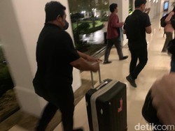 KPK Sita Dokumen APBD Usai Obok-obok Ruang Gubernur Jatim, Khofifah Bantah