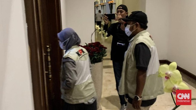 Ruang kantor Pemprov Jatim, termasuk ruang kerja gubernur dan wagub, dimasuki tim KPK yang melakukan penggeledahan terkait OTT Wakil Ketua DPR Jatim.