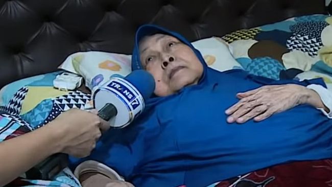 Kabar Aminah Cendrakasih meninggal dunia membuat para pemeran serial Si Doel Anak Sekolahan berduka.