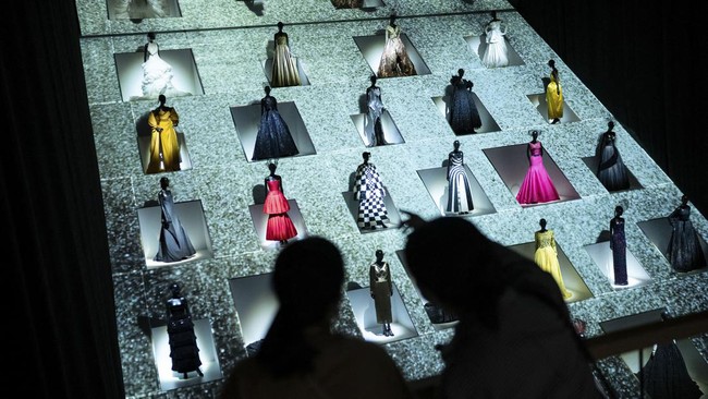 FOTO: Saat Christian Dior Jatuh Cinta di Tokyo