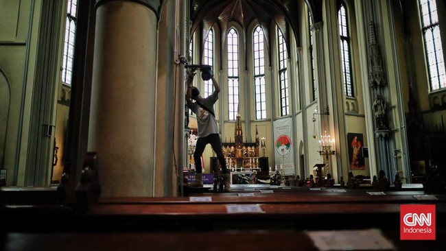 FOTO: Persiapan Katedral Jakarta Jelang Perayaan Natal