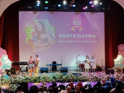 Nagita Slavina dan Cipung Menangkan Penghargaan di Pilihan Bunda Awards 2022