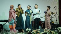 Seru Abis Bun! Potret Sederet Artis Tutup Kemeriahan Pilihan Bunda Awards