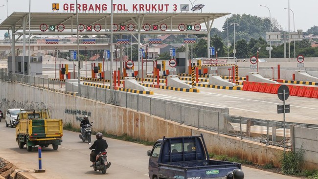 Polisi tengah menyelidiki peristiwa video viral bernarasi mobil berpelat dinas Polri tidak mau membayar tarif tol di Gerbang Tol Krukut 3 Depok.