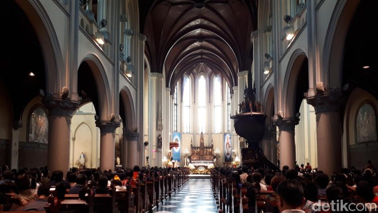 Sejarah Gereja Katedral Jakarta yang Menjadi Lokasi Misa Natal 2022 Sejarah Gereja Katedral Jakarta dikenal sebagai tempat ibadah yang telah berdiri selama ratusan tahun. Katedral Jakarta terletak di Pasar Baru, Jakarta Pusat.