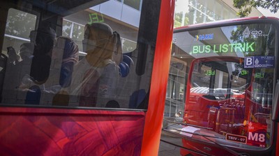 FOTO: Surabaya dan Bandung Terima Hibah Bus Listrik Bekas KTT G20