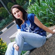 Senang Mengenakan Batik dan Kebaya, Berikut Potret dari Tissa Biani Sehari-hari