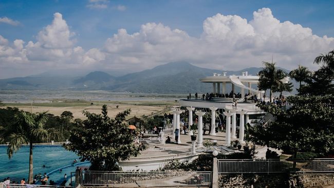 Rawa Pening bisa menjadi salah satu destinasi untuk dikunjungi liburan akhir tahun. Berikut lokasi, harga tiket, hingga fasilitas wisata Rawa Pening Semarang.